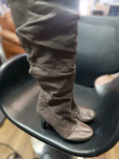 Botas de cuero gris con tacón alto - miniatura 3