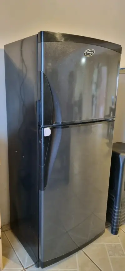 Refrigerador Fensa negro en excelente estado - miniatura 1