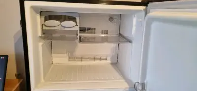 Refrigerador Fensa negro en excelente estado - miniatura 2