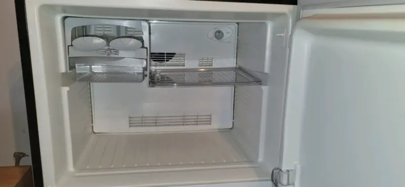 Refrigerador Fensa negro en excelente estado - 3
