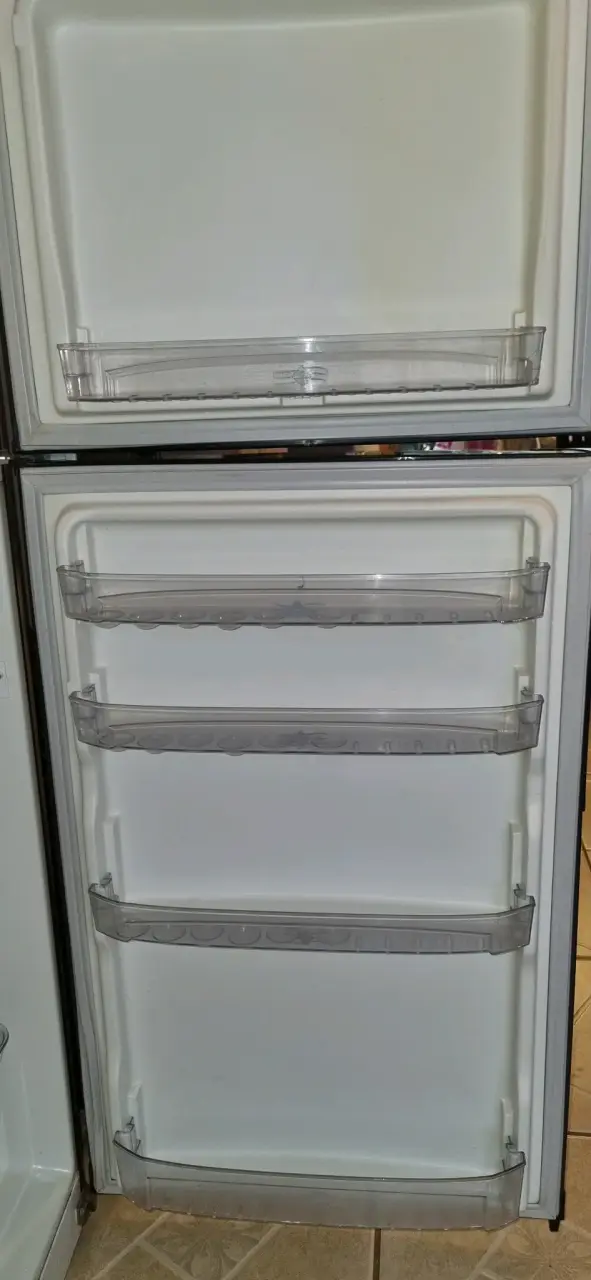 Refrigerador Fensa negro en excelente estado - 4