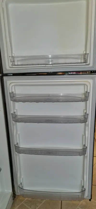 Refrigerador Fensa negro en excelente estado - miniatura 4