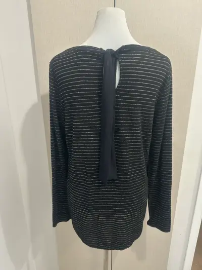 Polera Negra Rayas Brillante con lazo espalda - miniatura 2