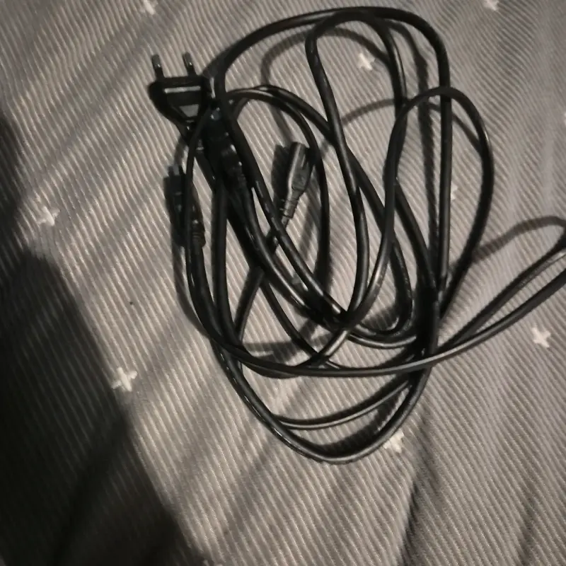 Consola PlayStation 4 con control y cables - 4