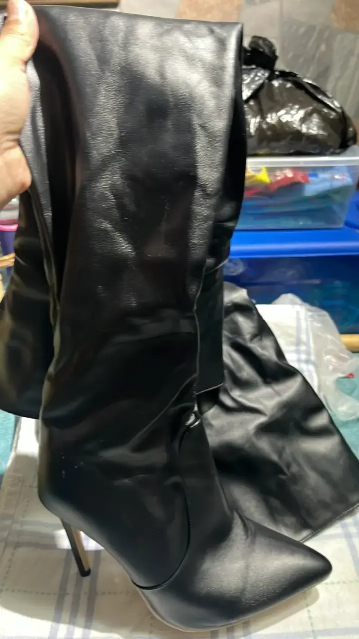 Botas negras de cuero con tacón alto - 2