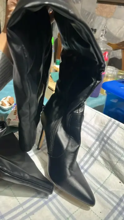Botas negras de cuero con tacón alto - miniatura 3