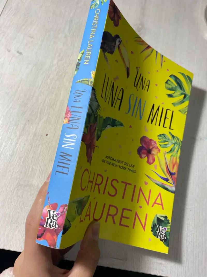 Libro 'Una Luna Sin Miel' de Christina Lauren - 3