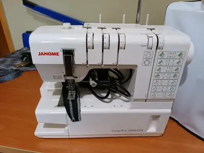 Máquina colleretera Janome CoverPro 2000CPX - miniatura 1