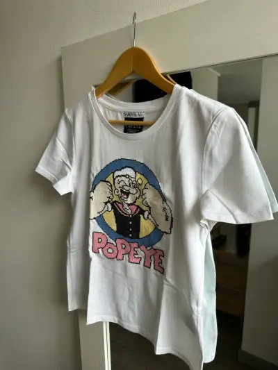 Polera blanca con diseño de Popeye para mujer - miniatura 2
