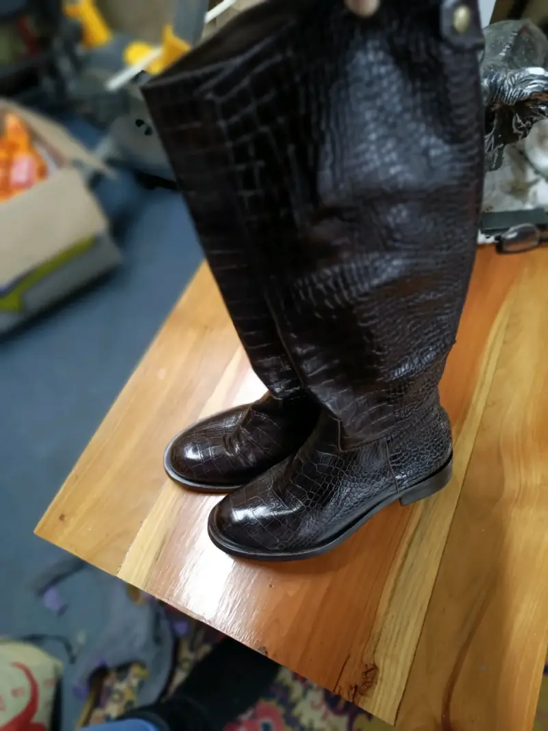 Botas de cuero marrón estilo cocodrilo - 1
