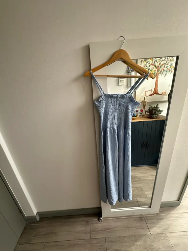 Vestido largo azul con tirantes - 3