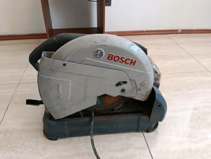 Trinzadora Bosch para corte de metal - 1
