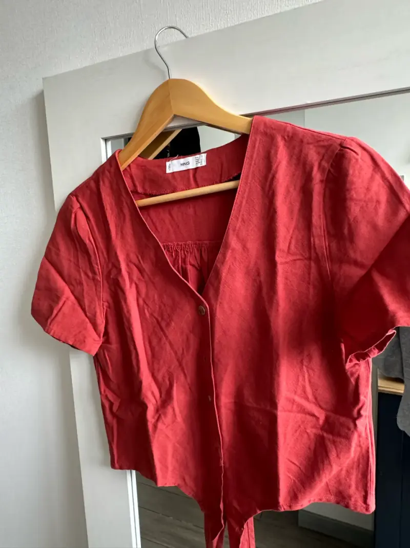Blusa roja de lino con botones - 2
