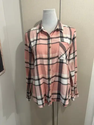 Camisa de franela a cuadros rosada para mujer - miniatura 1