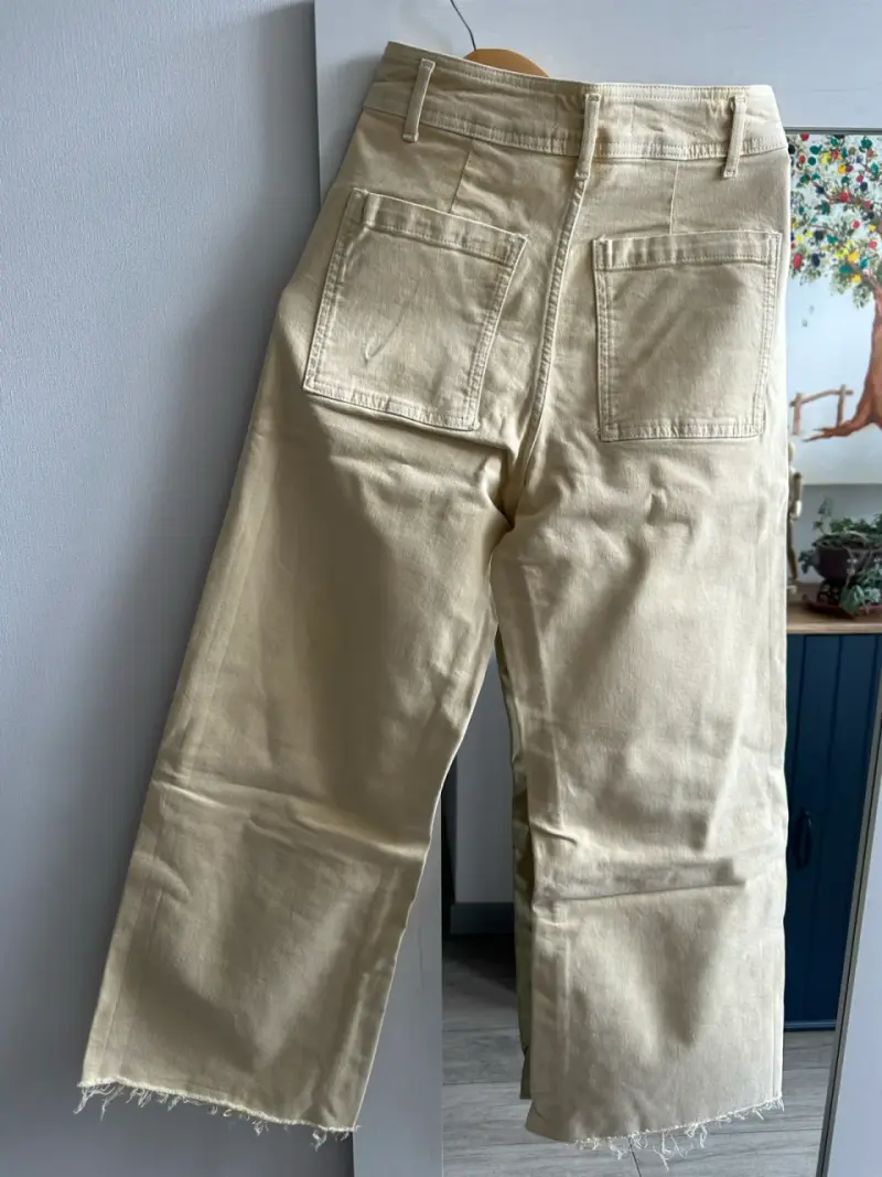 Pantalones beige de mezclilla con corte recto - 4