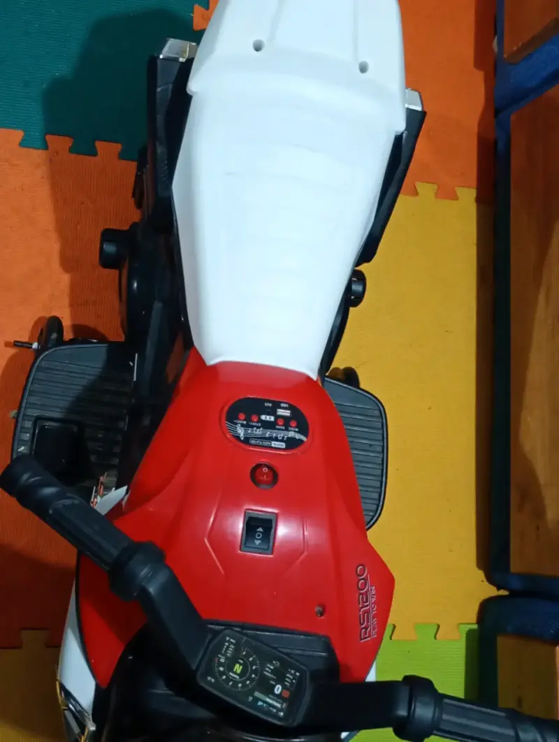 Moto eléctrica infantil roja y negra - 3