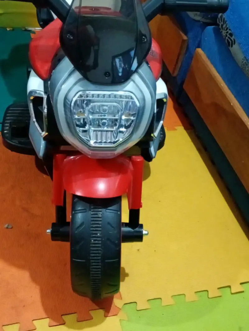 Moto eléctrica infantil roja y negra - 5