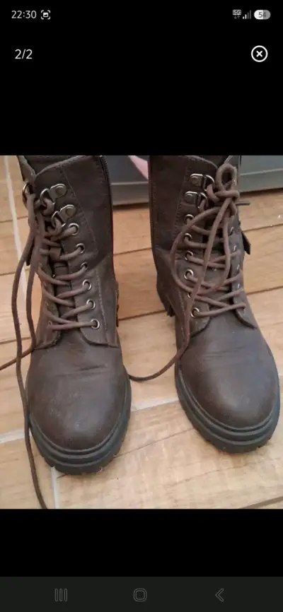 Botas de cuero marrón con cordones - miniatura 1