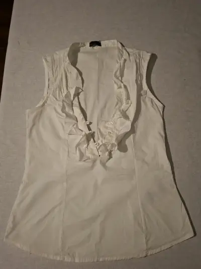 Blusa sin mangas blanca con volantes - miniatura 1