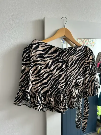 Falda corta con estampado animal print - miniatura 1