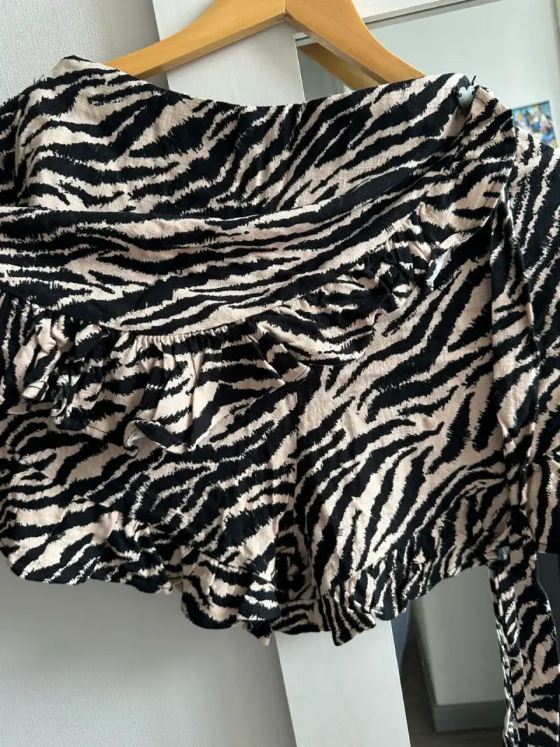 Falda corta con estampado animal print - 2