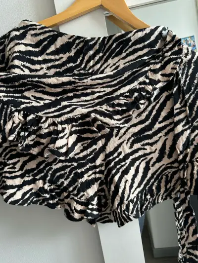 Falda corta con estampado animal print - miniatura 2