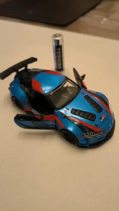 Auto de juguete deportivo Toyota GR Supra - miniatura 2