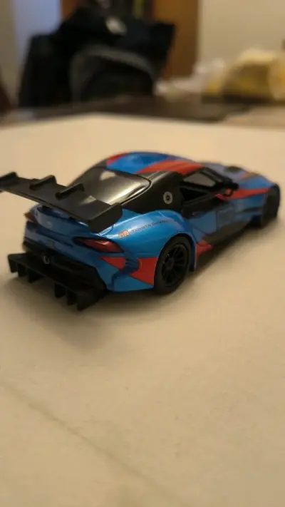 Auto de juguete deportivo Toyota GR Supra - miniatura 4