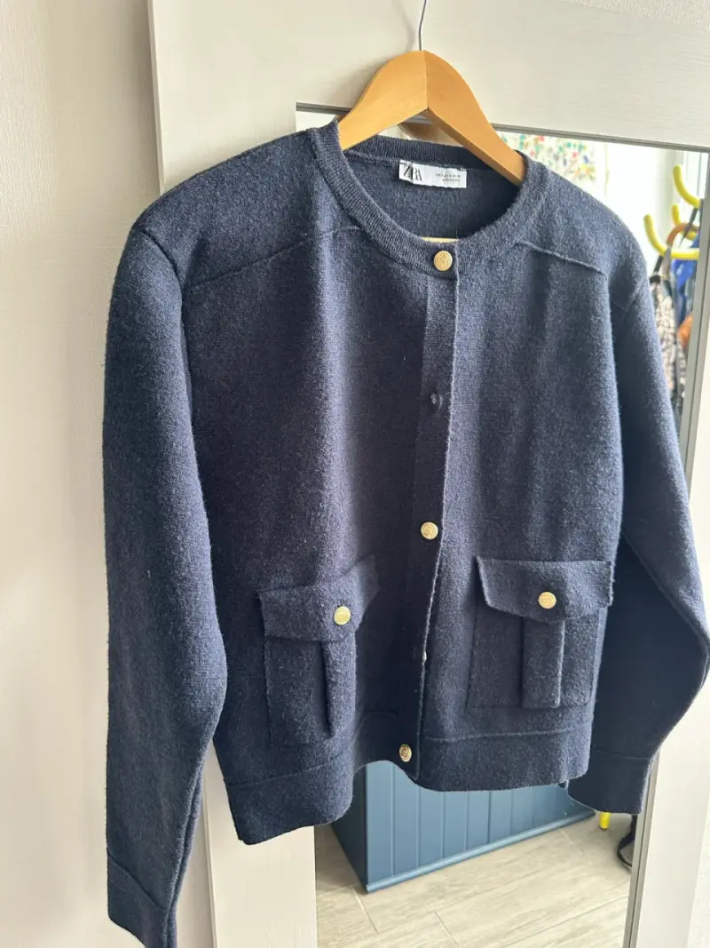Chaqueta de lana azul marino Zara con botones dorados - 1