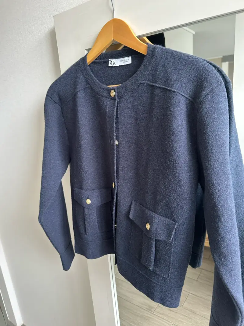Chaqueta de lana azul marino Zara con botones dorados - 2