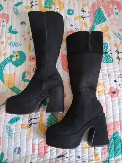 Botas negras de gamuza con plataforma marca Gotta - miniatura 2