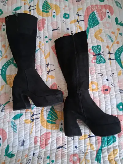 Botas negras de gamuza con plataforma marca Gotta - miniatura 3