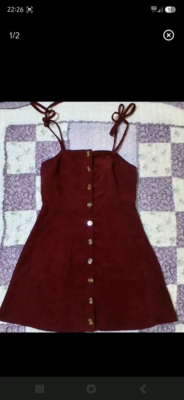Vestido burdeos con botones y tirantes ajustables - 1