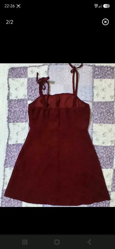 Vestido burdeos con botones y tirantes ajustables - miniatura 2