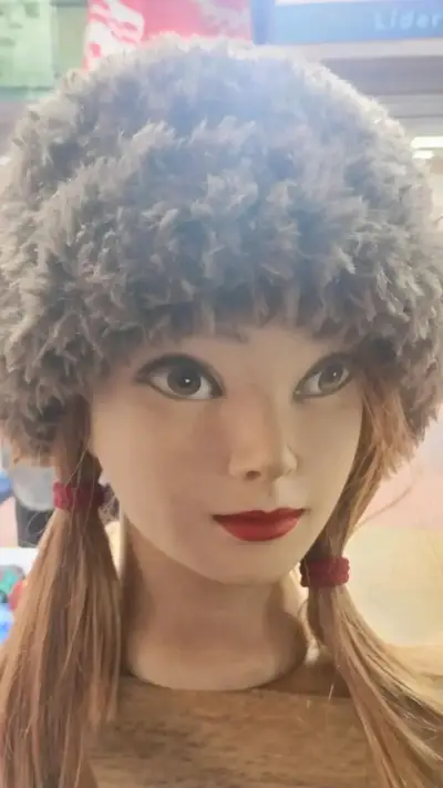 Gorro de invierno peludo y suave - miniatura 2