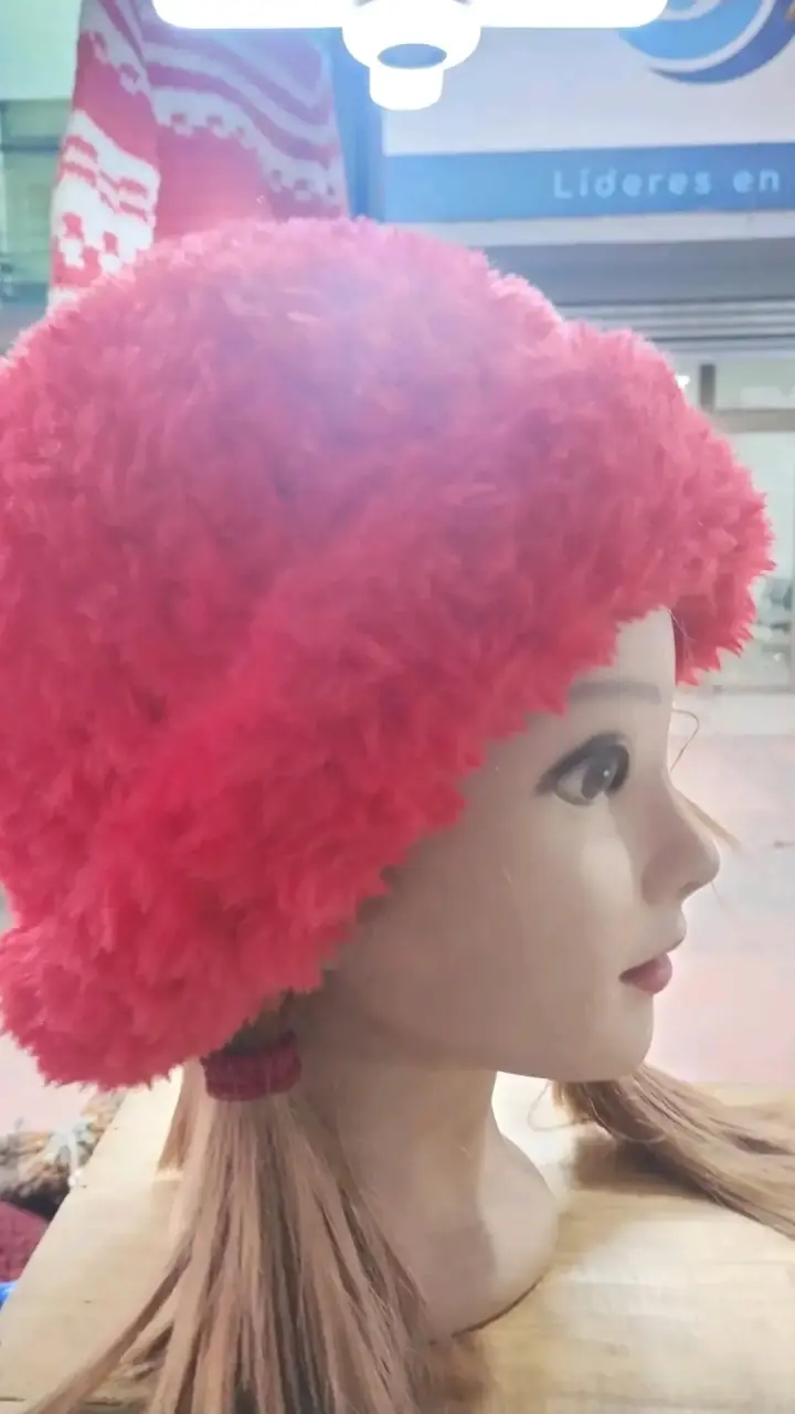 Gorro de invierno peludo y suave - 5