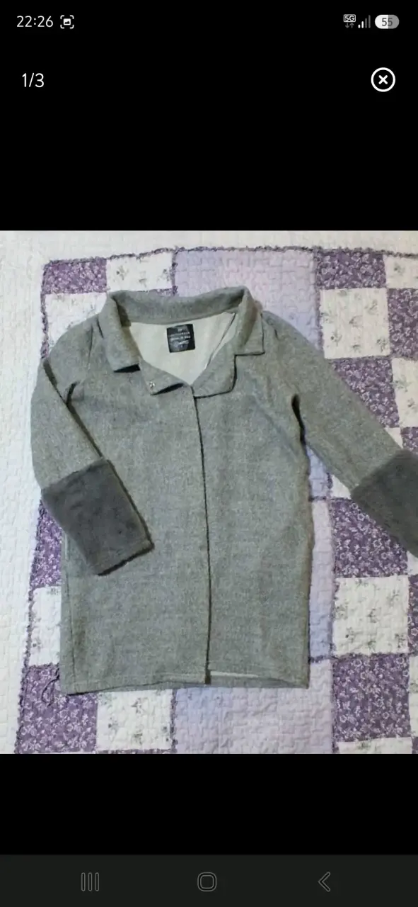 Abrigo gris para mujer con detalles en mangas - 1