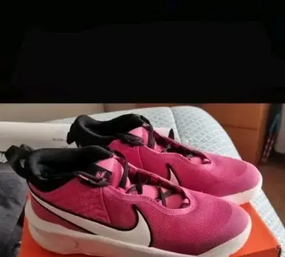 Zapatillas deportivas rosas Nike team hustle D - miniatura 2