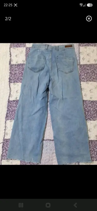 Jeans de mezclilla azul claro para mujer - miniatura 2