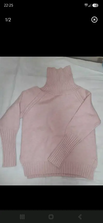 Suéter de cuello alto rosado para mujer - miniatura 1