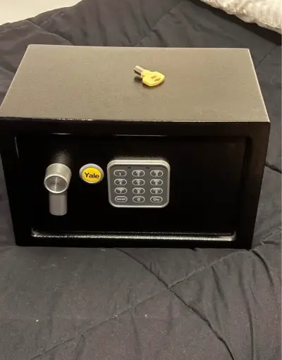 Caja fuerte digital Yale con llave de seguridad - miniatura 1
