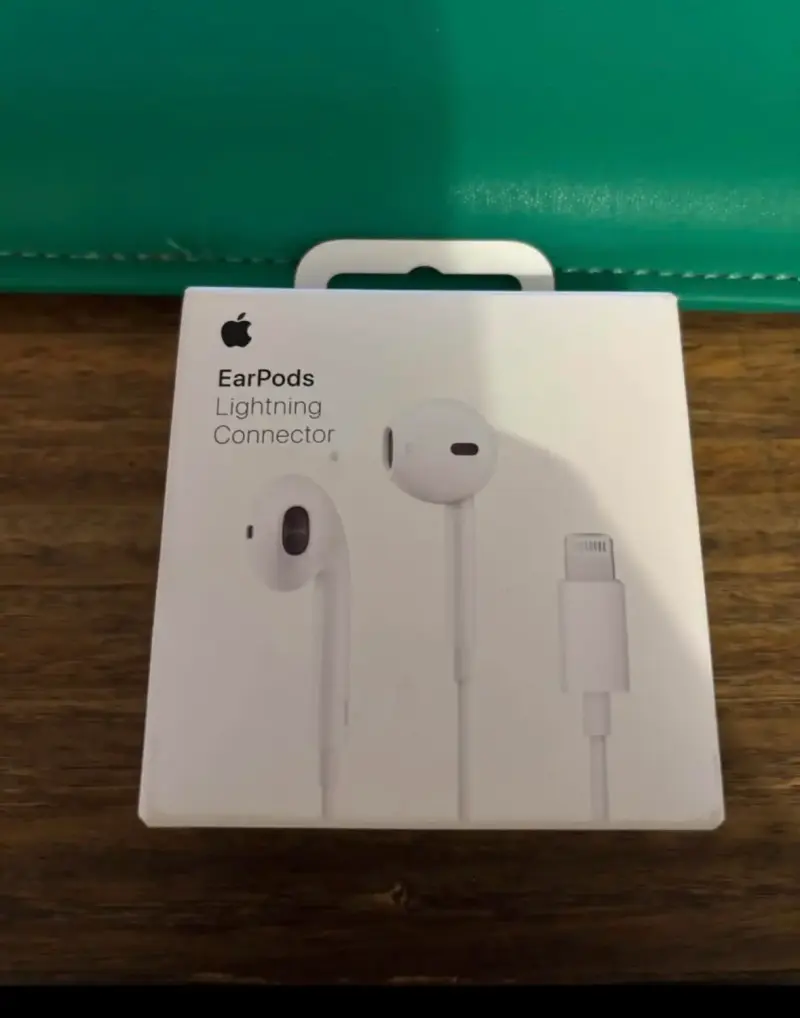 Auriculares Apple EarPods con Conector Lightning - 1