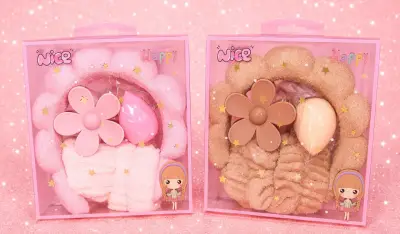 Set de maquillaje con brillo y bálsamo labial - miniatura 3