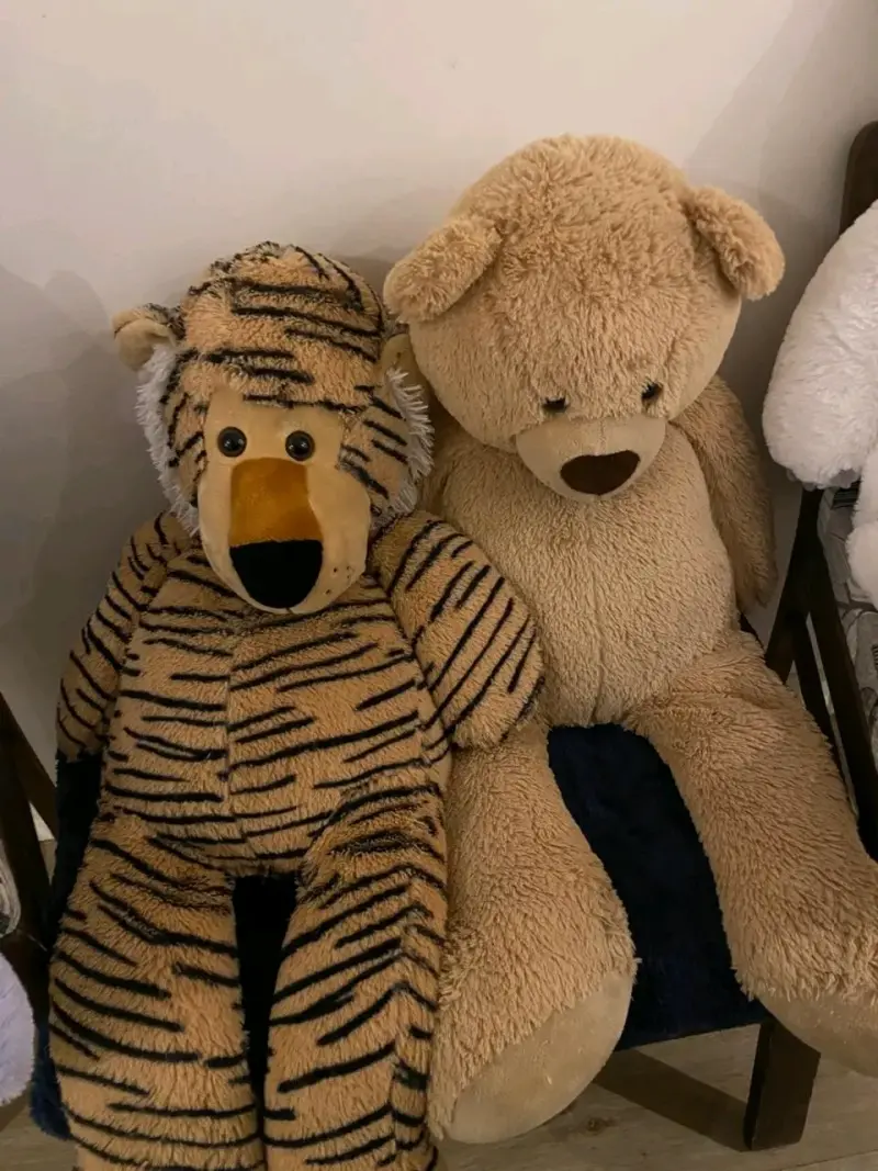 Peluches grandes de tigre y oso en buen estado