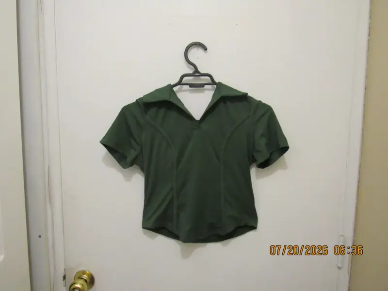 Polera verde de manga corta para mujer - 1