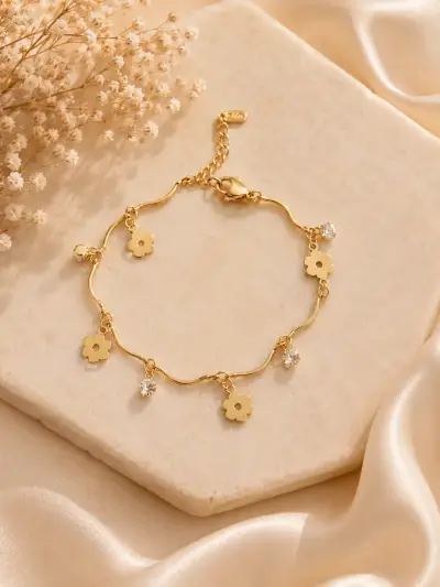 Pulsera lamanidas en oro  18kcon dijes decorativos - miniatura 2