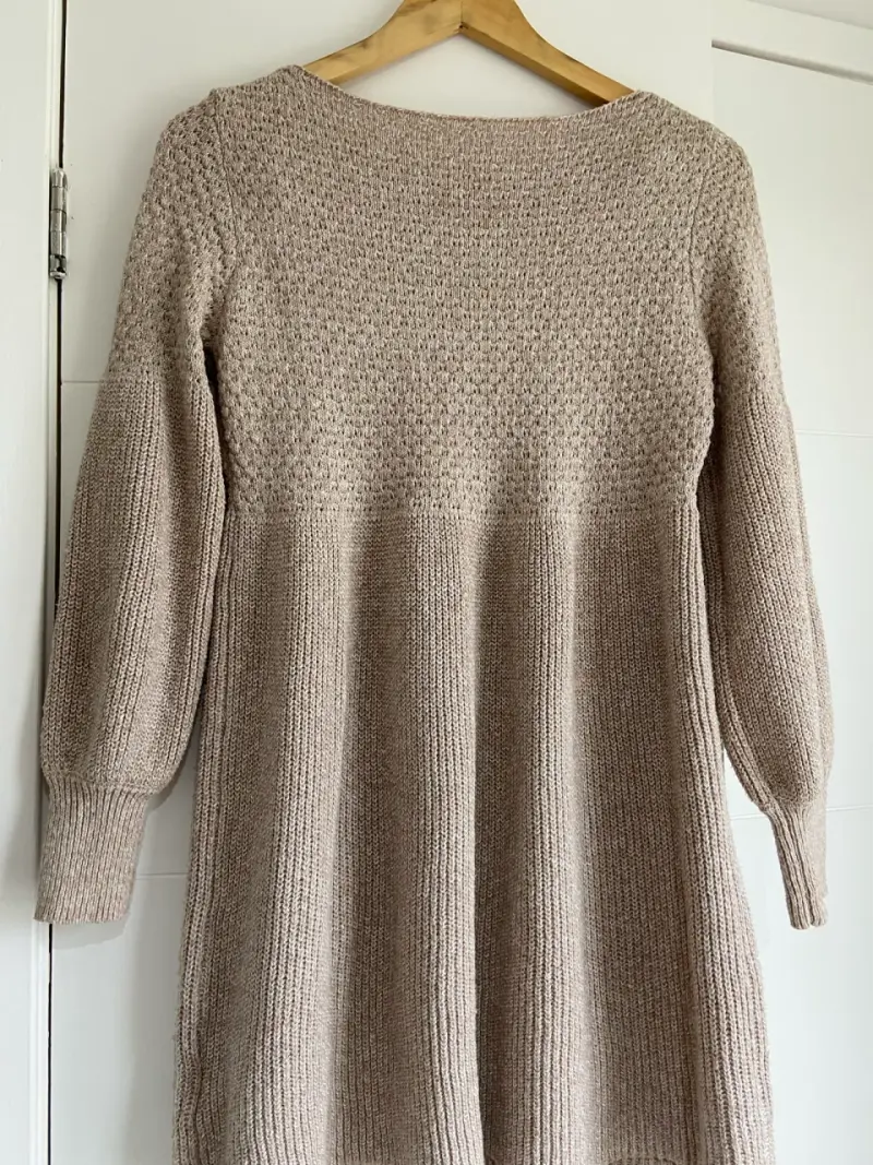 Vestido de punto beige para mujer - 1