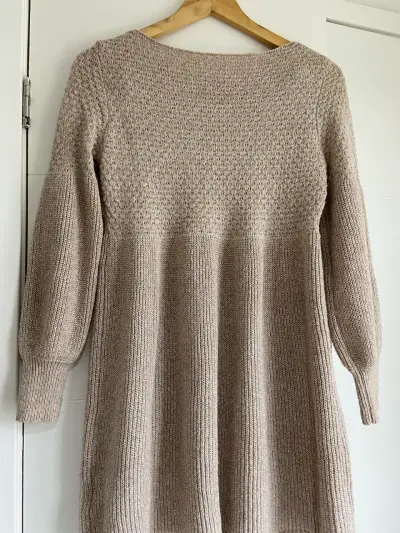 Vestido de punto beige para mujer - miniatura 1