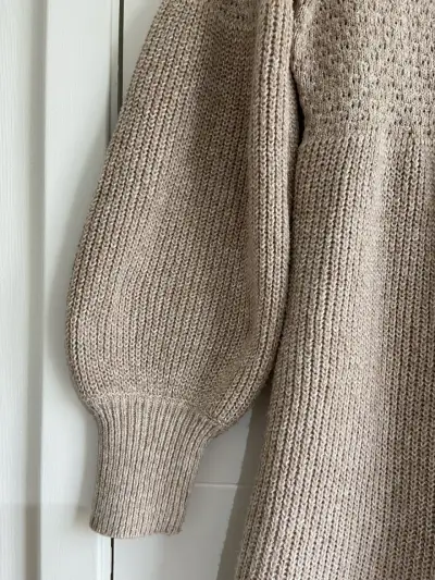 Vestido de punto beige para mujer - miniatura 2