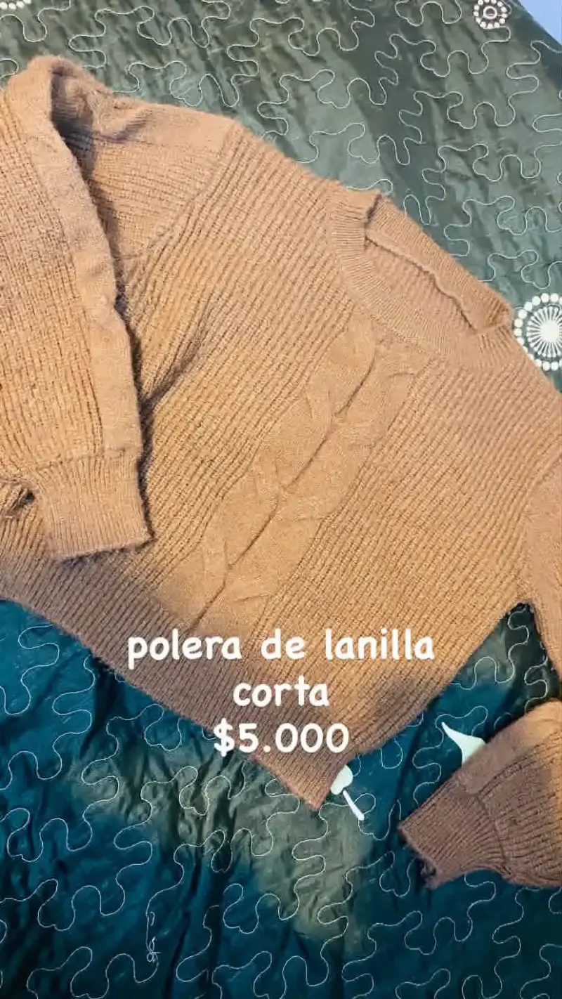 Suéter de lanilla corto color marrón